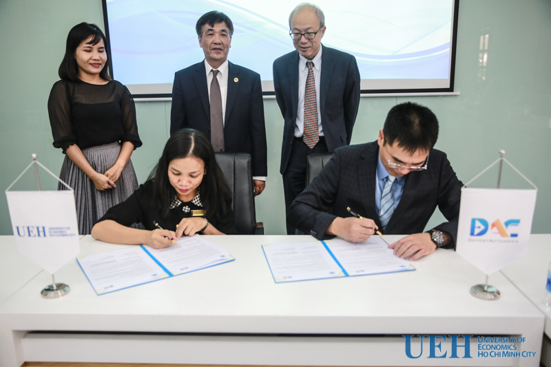 TRƯỜNG ĐẠI HỌC KINH TẾ TP.HCM, ĐẠI DIỆN LÀ KHOA TOÁN - THỐNG KÊ KÝ KẾT GHI NHỚ HỢP TÁC VỚI CÔNG TY TƯ VẤN ĐỊNH PHÍ ĐỨC THẬN (ĐÀI LOAN)